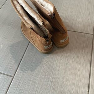 UGG Chestnut Boots with Plush Lining